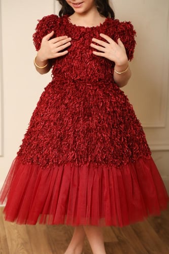 فستان بناتي بخامة تول منفوش