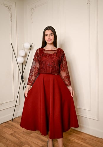 فستان انيق ميدي بتدخيلات دانتيل