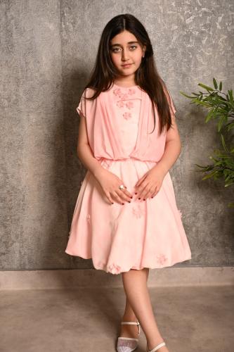 طقم بناتي مزين بالورود