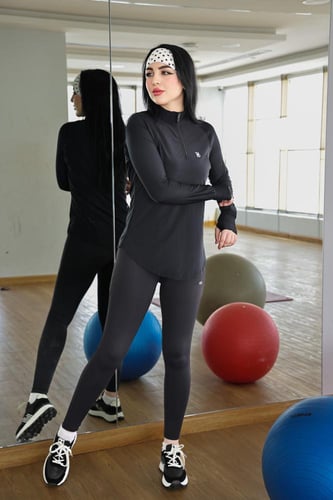 تيشرت رياضي لون اسود كم طويل