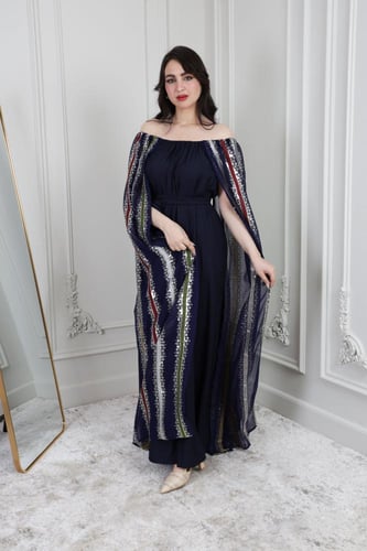 فستان سهرة أنيق بلونين الأسود والكحلي بتصميم فخم و...