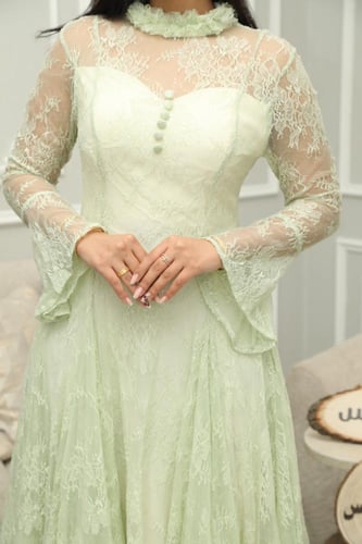 فستان العيد ميدي دانتيل باكمام شفافة