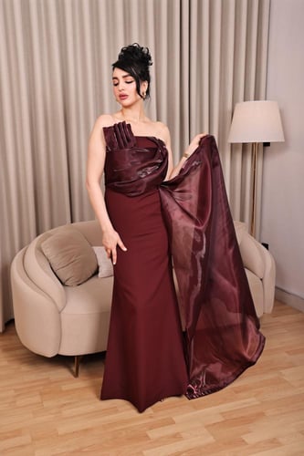 فستان سهره ملكي بتفاصيل ساتان فاخرة