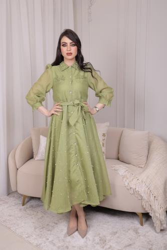 فستان أنيق باللون الأخضر الفاتح بتصميم عصري