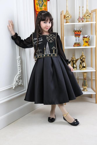 فستان بناتية فاخرة باللون الأسود مع تطريز تراثي أن...