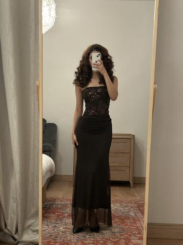 فستان سهرة مزين بالترتر الامع