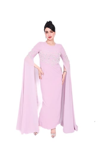 فستان سهرة فاخر بتطريز لؤلؤي