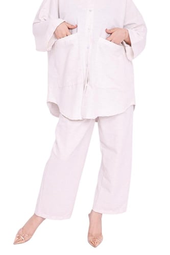 طقم سفر فاخر من قطعتين – أناقة ناعمة وراحة مثالية