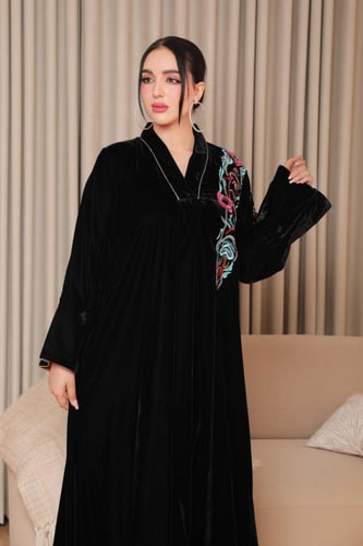 جلابية مخمل فاخرة بتصميم أنيق وراقي