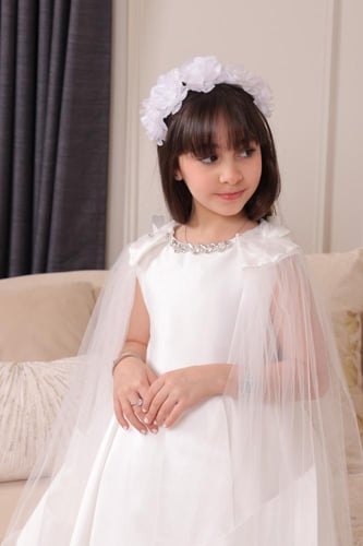 فستان بناتي فاخر باللون الأبيض الملكي