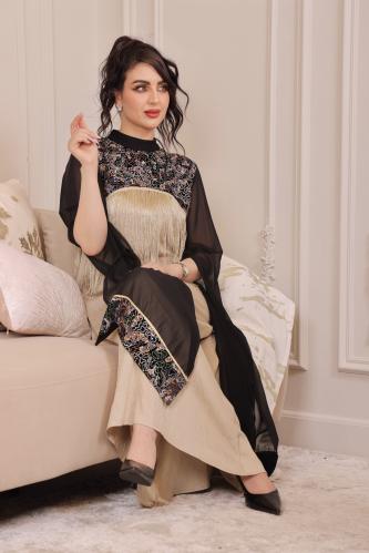 جلابية أنيقة بتصميم فخم مزينة بالشراشيب