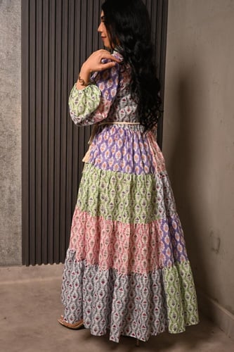 جلابية نسائية مشجرة مع حزام على الخصر