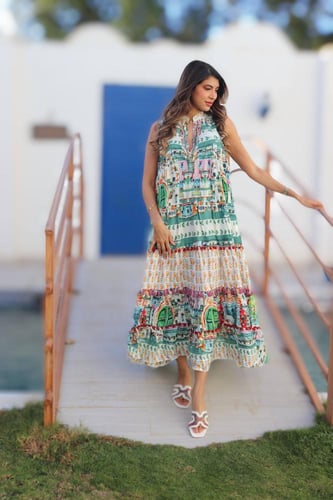 فستان صيفي شيفون أنيق بتفاصيل ناعمة