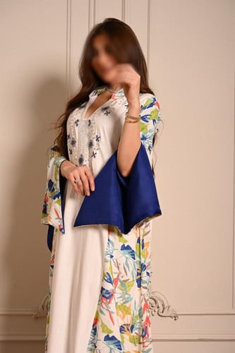 جلابية منقوشة بطبقة داخلية زرقاء وأكمام واسعة