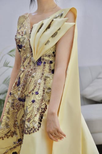 فستان سهرة أنيق بلون أصفر – لمسة من الفخامة والجما...