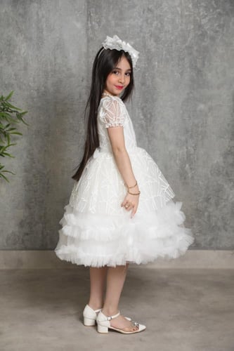 فستان بناتي فاخر بإطلالة ملكية ناعمة