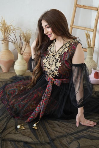 فستان نسائي بتصميم تراثي أصيل