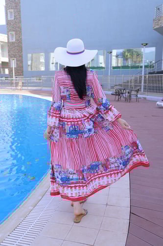 فستان مشجر بأكمام واسعة وتصميم عصري