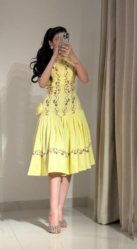 فستان العيد ميدي أنيق بتطريز ورد