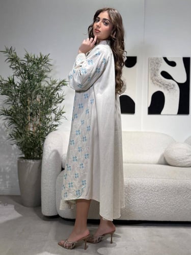 جلابية أنيقة بقصة واسعة