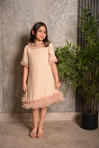 فستان بناتي ترتر لامع بالون البيج مع تدخيلات شيفون...