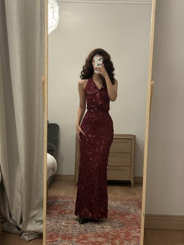 فستان سهرة مزين بالترتر الامع