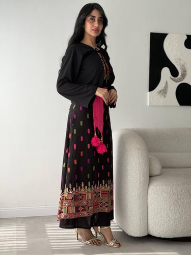 جلابية فخمة مع جاكيت وحزام انيقين