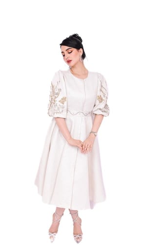 فستان ناعم بكم منفوخ وتطريز أنيق – متوفر بلونين