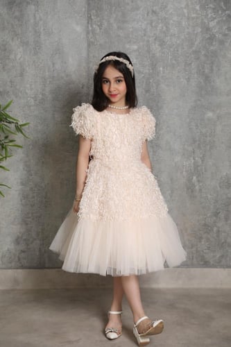 فستان بناتي لون بيج