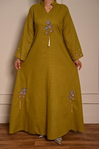 جلابية نسائية أنيقة مع تطريز ناعم