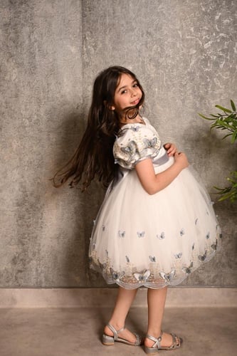 فستان بناتي منفوش مزين بالفراشات الناعمة