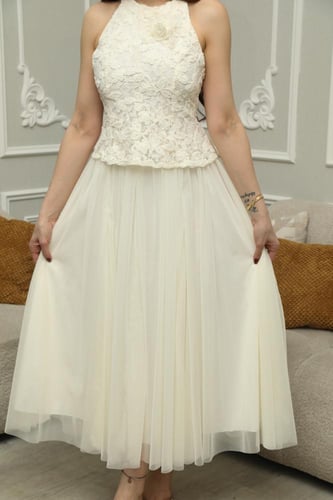 فستان العيد أبيض ميدي بتطريز دانتيل