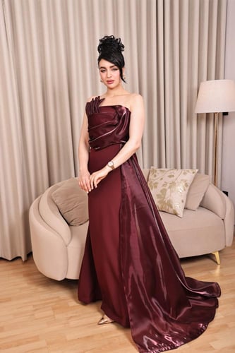 فستان سهره ملكي بتفاصيل ساتان فاخرة