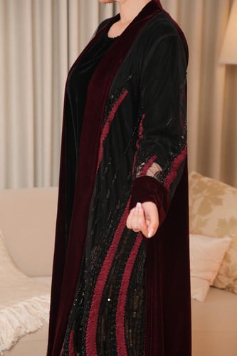 جلابية شتوية مخملية بتصميم أنيق ولمسة فاخرة