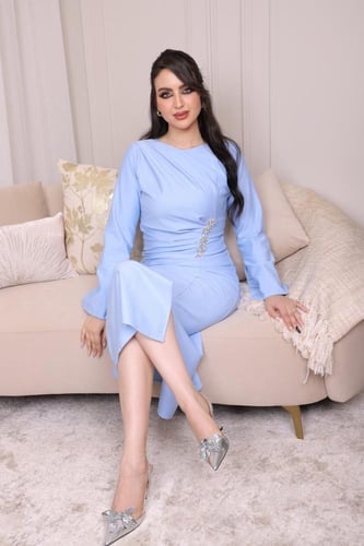 فستان بتصميم عصري وأنيق