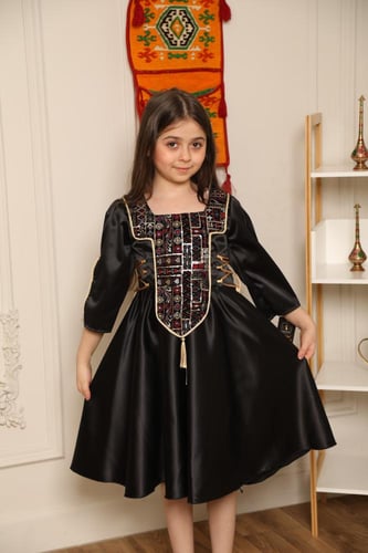 فستان يوم التأسيس بناتي ملكي تراثي