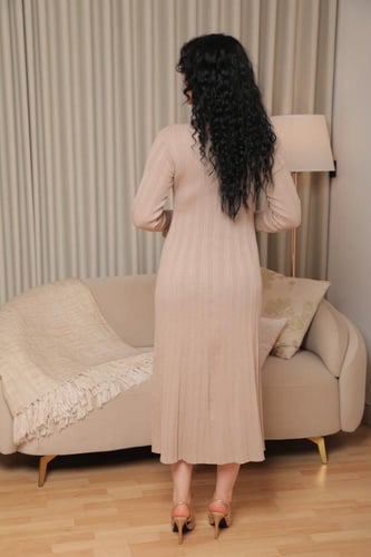 فستان شتوي ناعم بأزرار أمامية