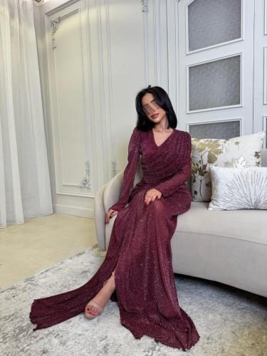 فستان طويل بأكمام طويلة قماش لامع