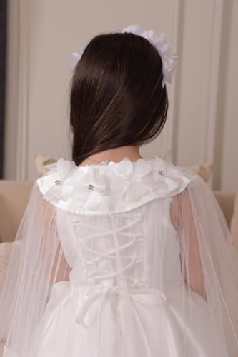 فستان بناتي فاخر باللون الأبيض الملكي