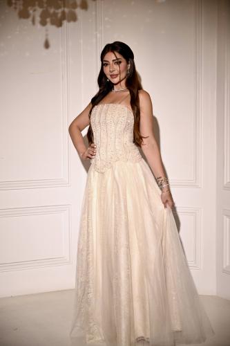 فستان سهرة مرصع بالكرستال