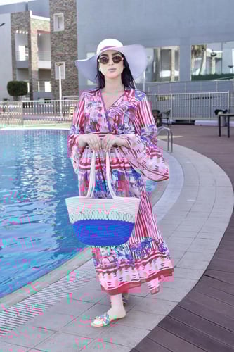 حقيبة صيفية أنيقة من القش بتصميم عصري