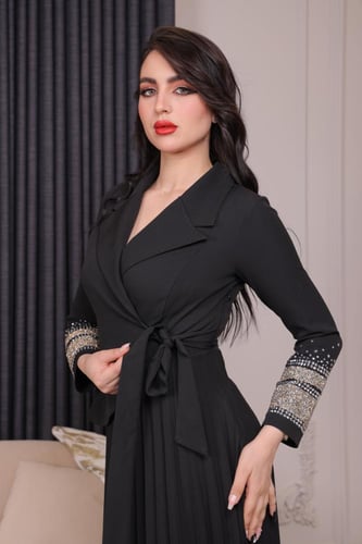 فستان أنيق بتصميم كلاسيكي فاخر