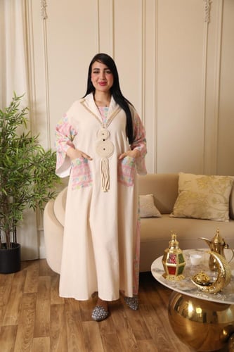 جلابية نسائي رمضانية بنقوش تراثية بلون السكري