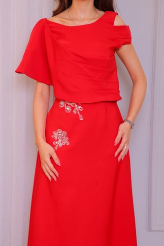 فستان سهرة طبقة علوية منفصلة تضفي لمسة فريدة