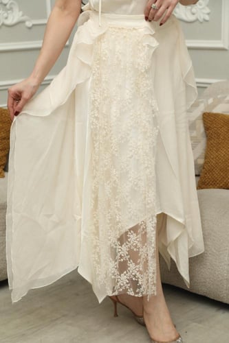 طقم العيد بلوزة بدون أكمام وتنورة دانتيل