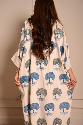 جلابية بنقشة شجرة وأكمام واسعة