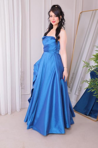 فستان سهرة طويل بألوان متعددة