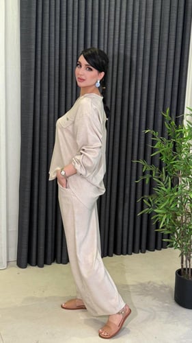 طقم سفر فاخر من قطعتين – أناقة ناعمة وراحة مثالية