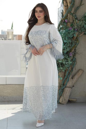 جلابية راقية بلمسات ناعمة ومفعمة بالأنوثة لونين