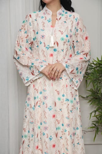 جلابية رمضانية انيقة بنقشات زهرية